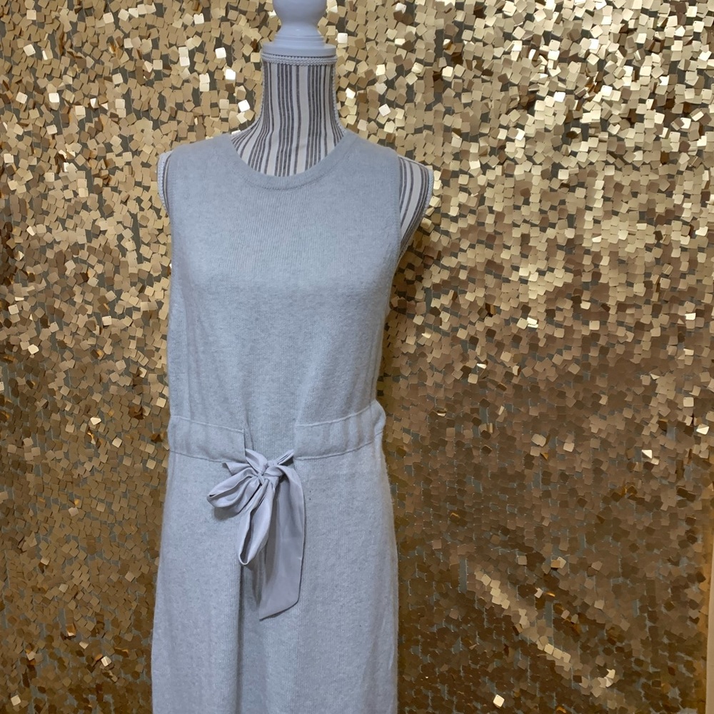 Sweater dress. To knees.